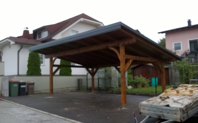 Leseni nadstreški, garaže