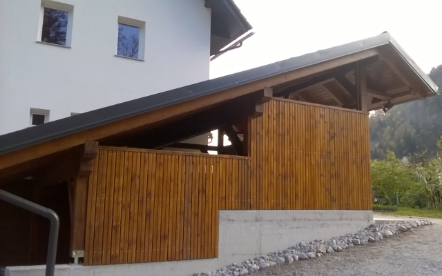 Leseni nadstreški, garaže