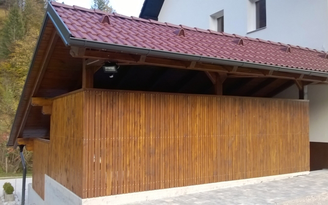 Leseni nadstreški, garaže