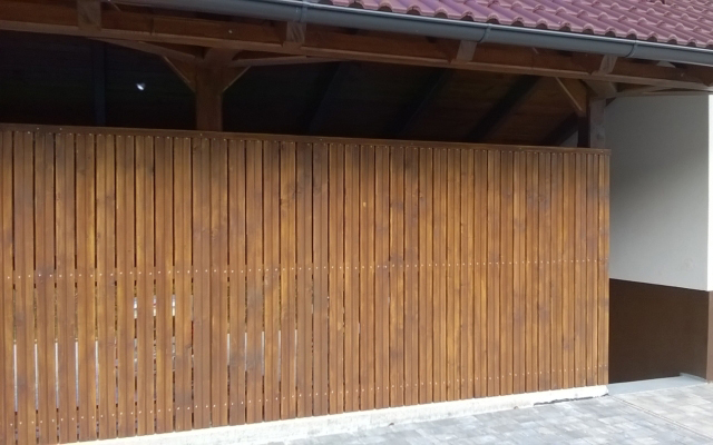 Leseni nadstreški, garaže